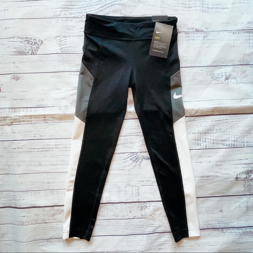 NWT Girls Nike Dri Fit Black & White Athletic Leggings -  Girls Size Small Pants